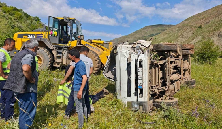 bingoldeki-trafik-kazasinda-1-kisi-hayatini-kaybetti-YgaWxex1.jpg