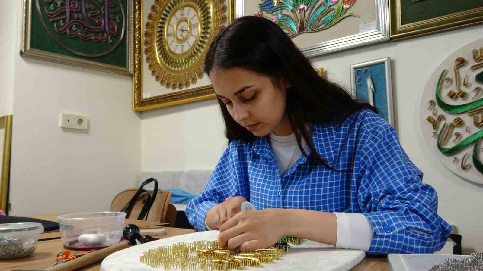 binlerce civi ve metrelerce bakir telle hayaller sanata donusuyor 0 w7hbSbAi