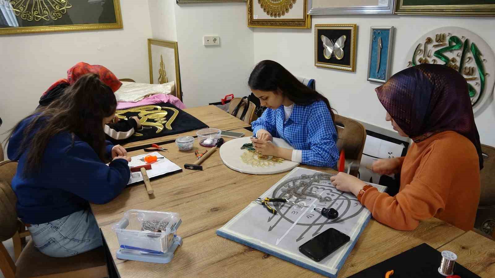 binlerce civi ve metrelerce bakir telle hayaller sanata donusuyor 1 8fEWN8Ae