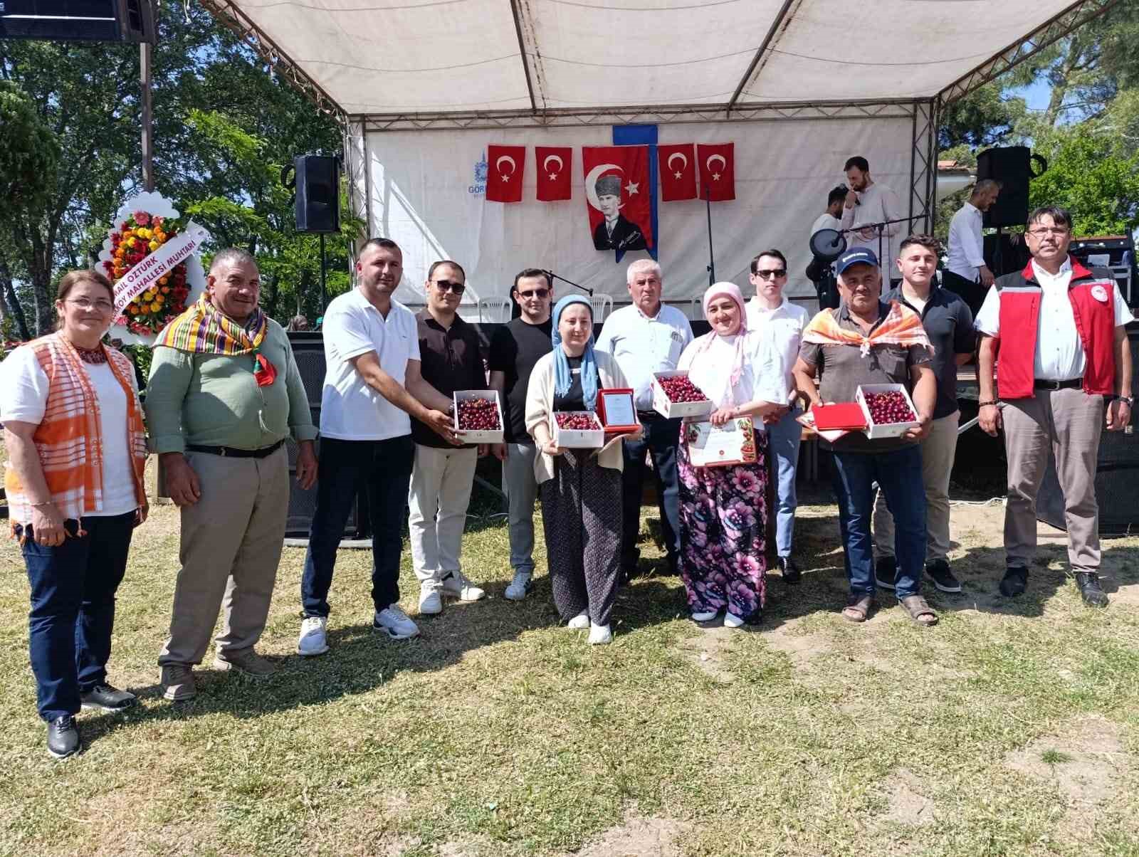 Binlerce insan Kiraz Festivali için Börez’e akın etti 6 binlerce insan kiraz festivali icin boreze akin etti 2 hMsClMBs