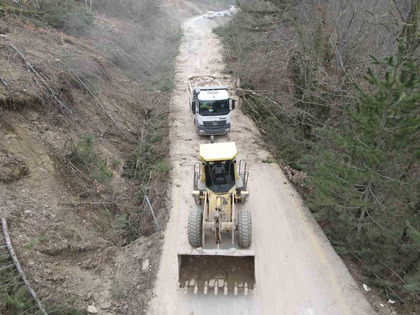 binlerce kisinin ziyaret ettigi valla kanyonu ve ilica selalesinin yolu bayrama hazir hale getirildi CRLXMH5T
