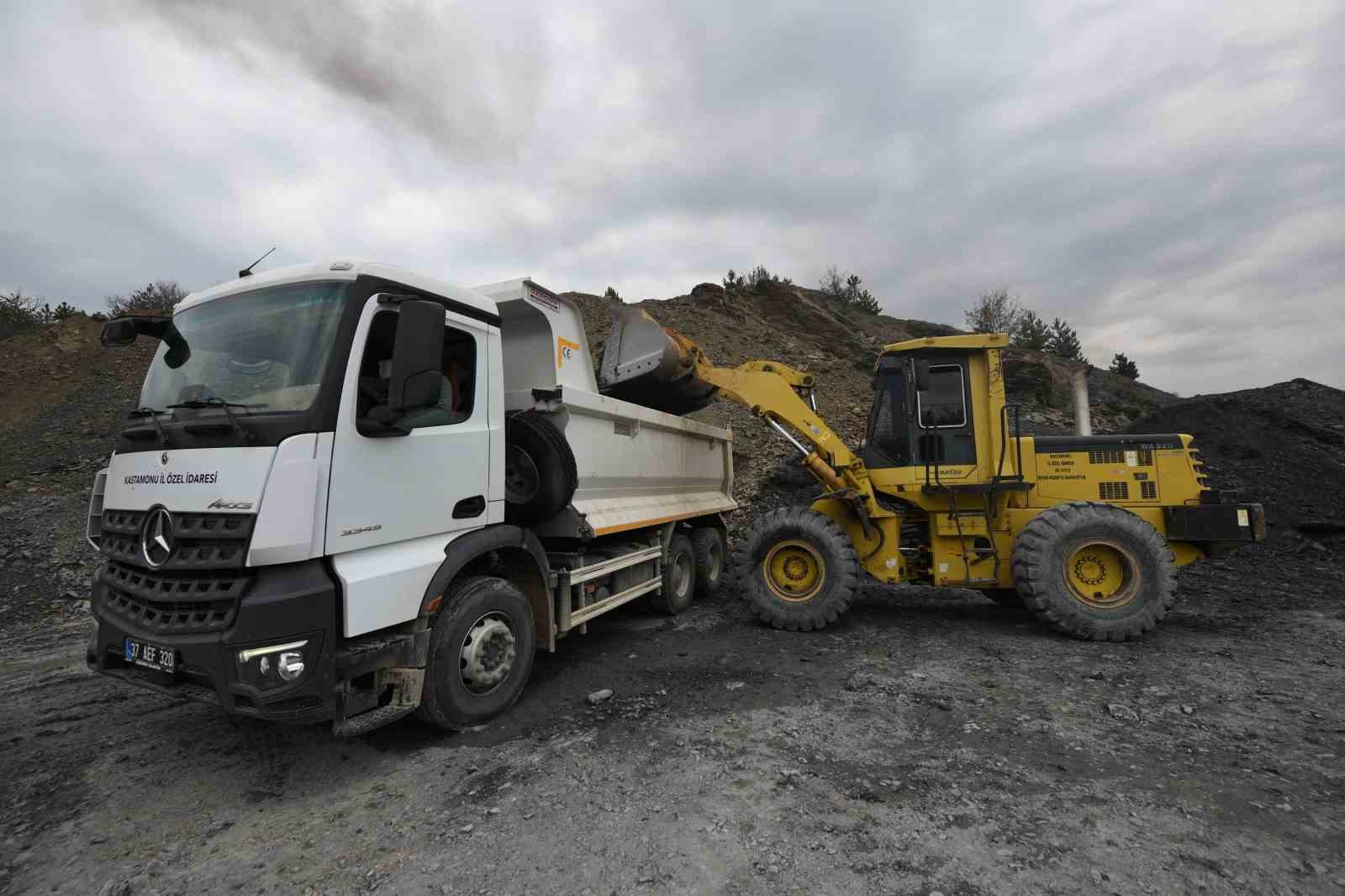 binlerce kisinin ziyaret ettigi valla kanyonu ve ilica selalesinin yolu bayrama hazir hale getirildi YIV11YOF