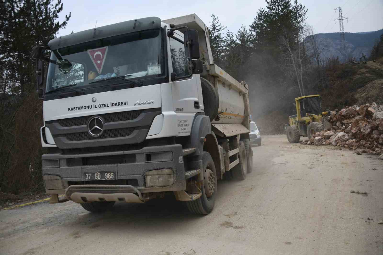 binlerce kisinin ziyaret ettigi valla kanyonu ve ilica selalesinin yolu bayrama hazir hale getirildi aa6H6Zkr