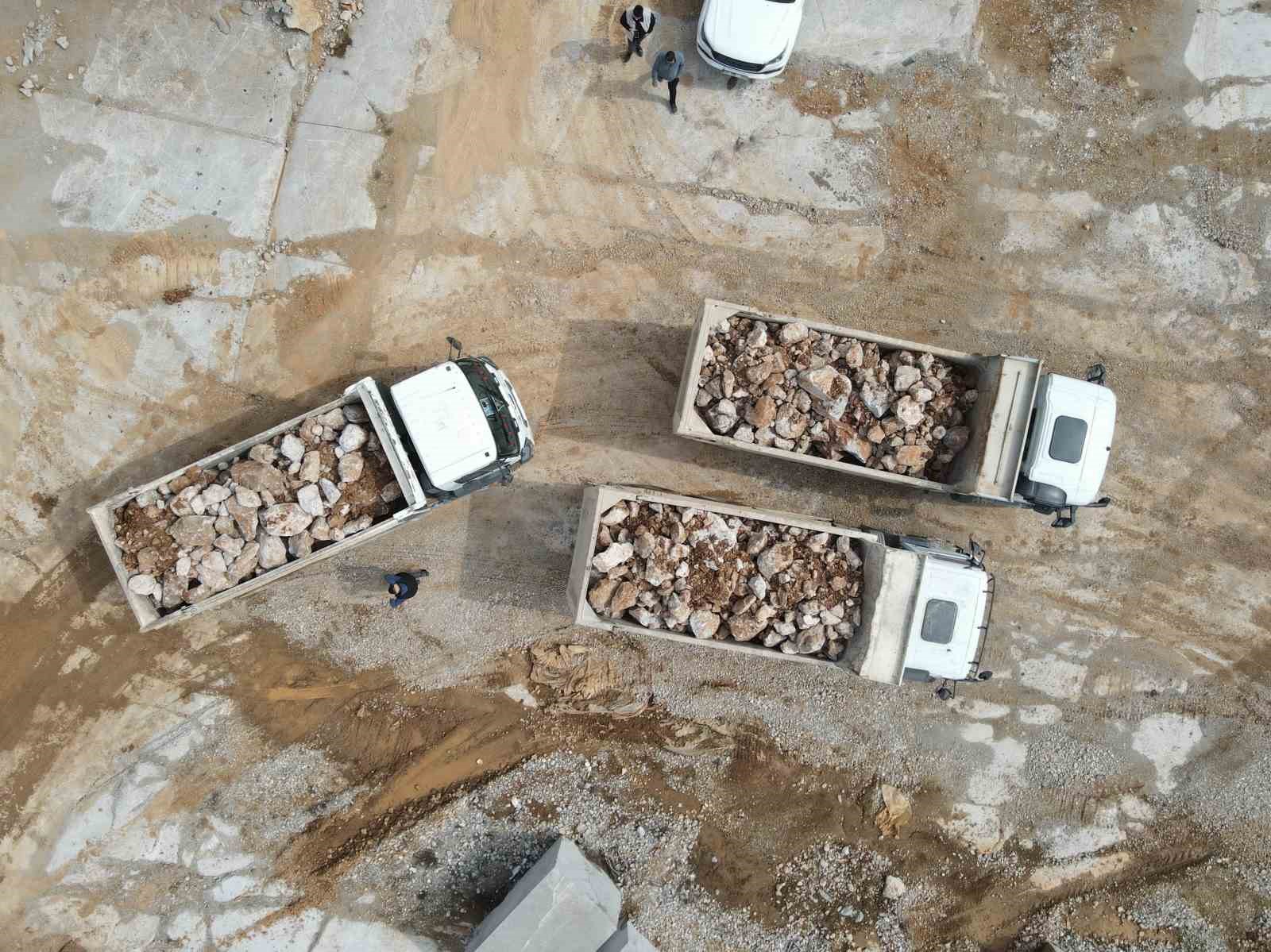binlerce kisinin ziyaret ettigi valla kanyonu ve ilica selalesinin yolu bayrama hazir hale getirildi pW9jZhlG