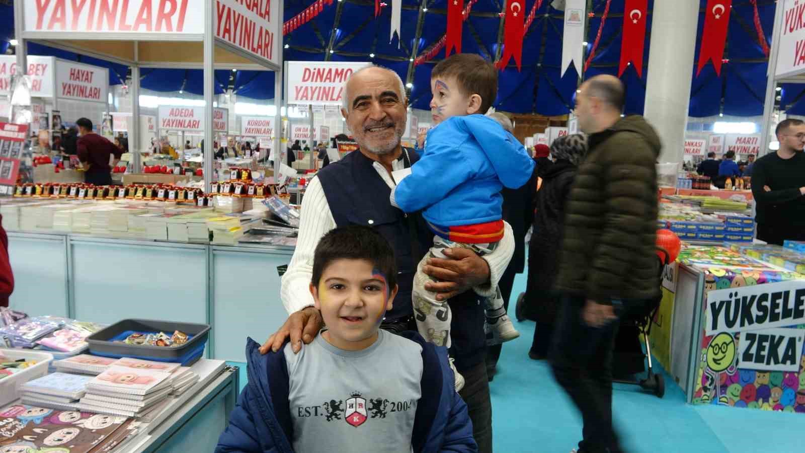 binlerce kitapseveri yazarlariyla bulusturacak 8 isparta kitap fuari acildi 4 1AKXqNmK