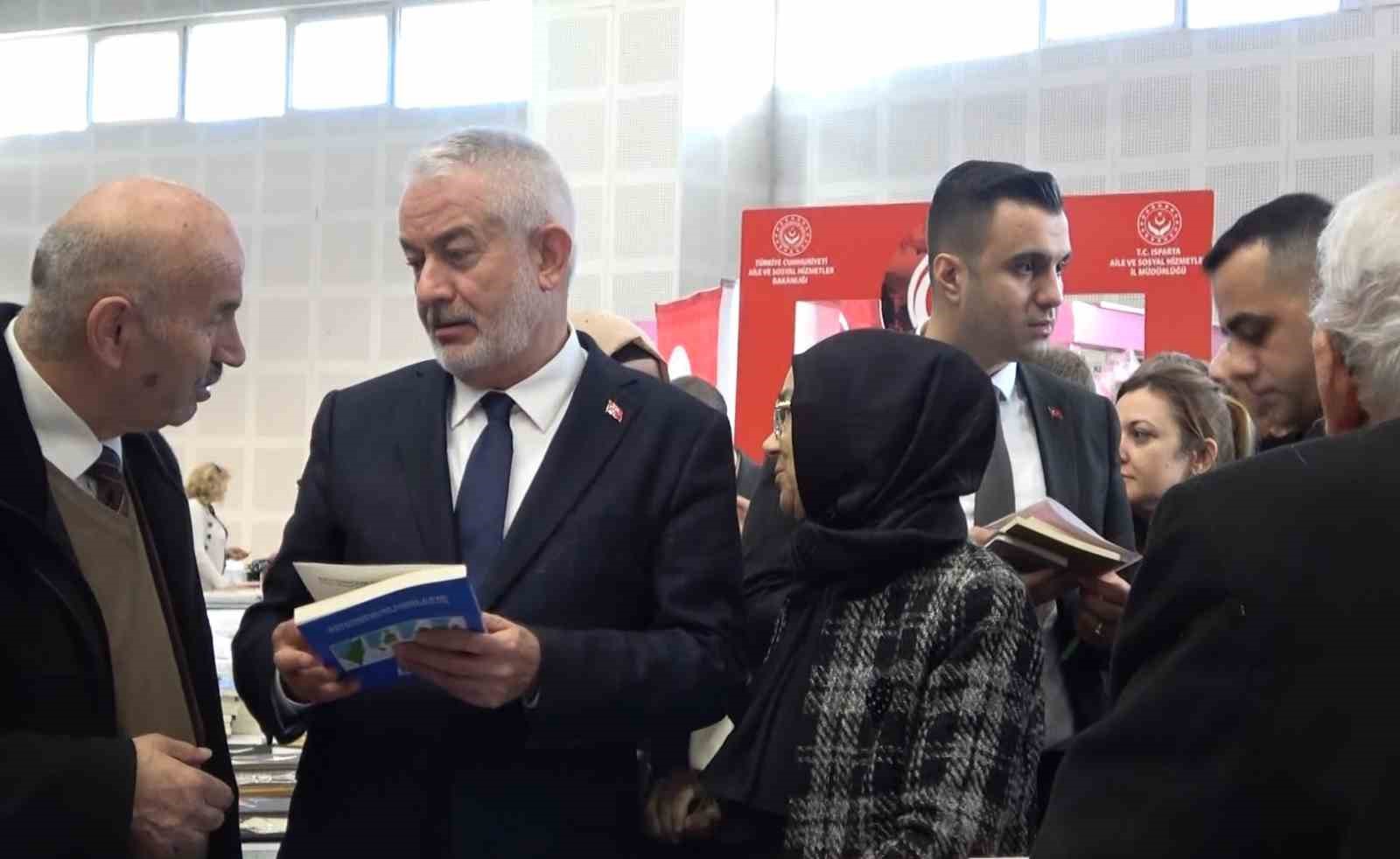 binlerce kitapseveri yazarlariyla bulusturacak 8 isparta kitap fuari acildi 5 W6Y4SgIm