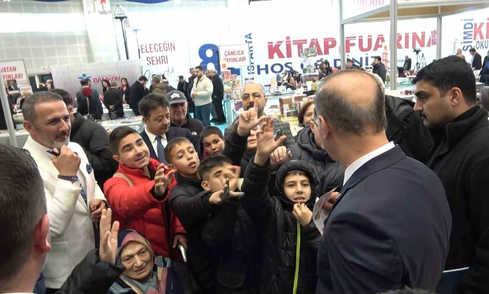 binlerce kitapseveri yazarlariyla bulusturacak 8 isparta kitap fuari acildi 6 sw3U6QXE