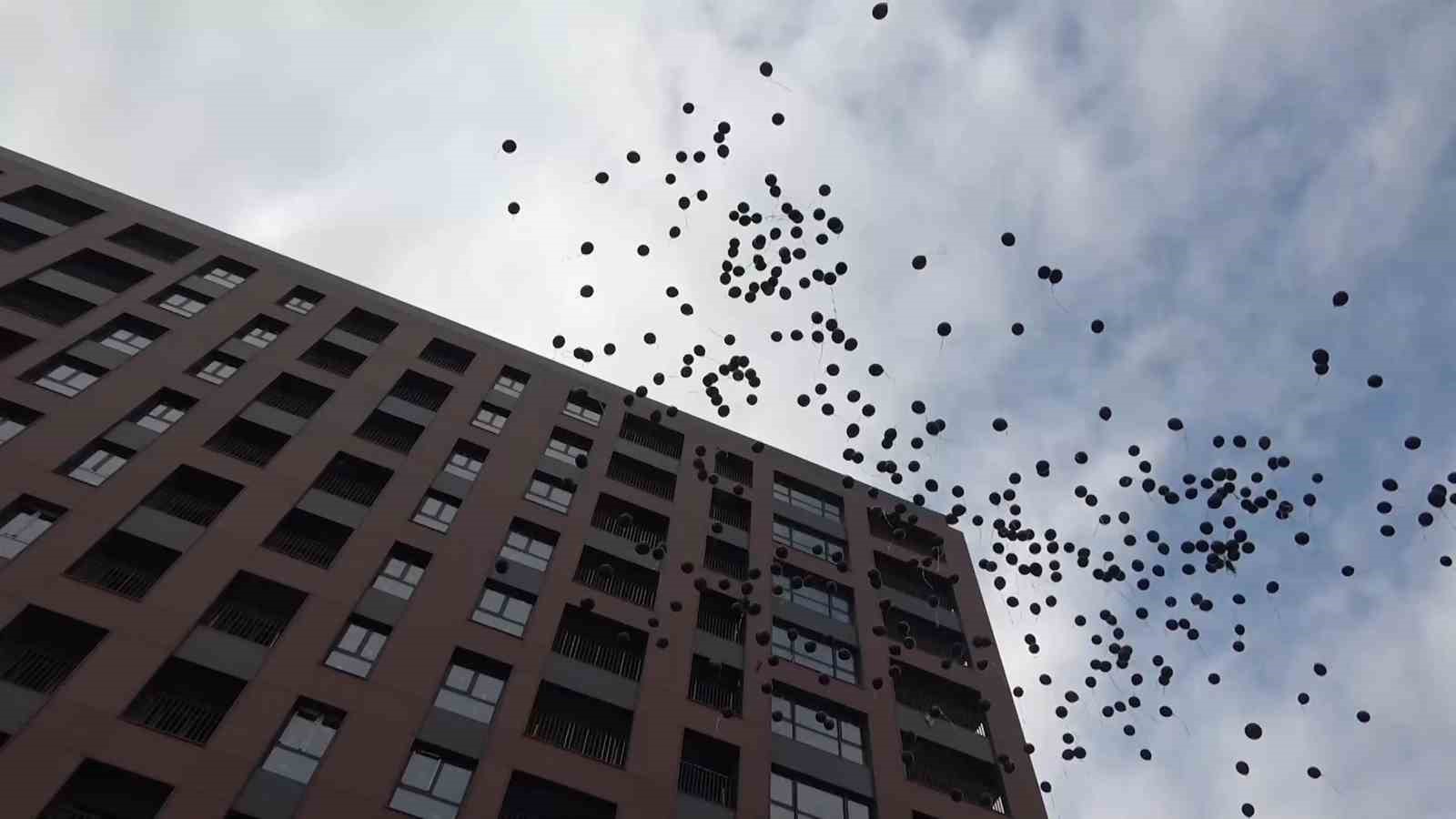 binlerce magdur gokyuzune siyah balon birakti 1 rB2QfAHR