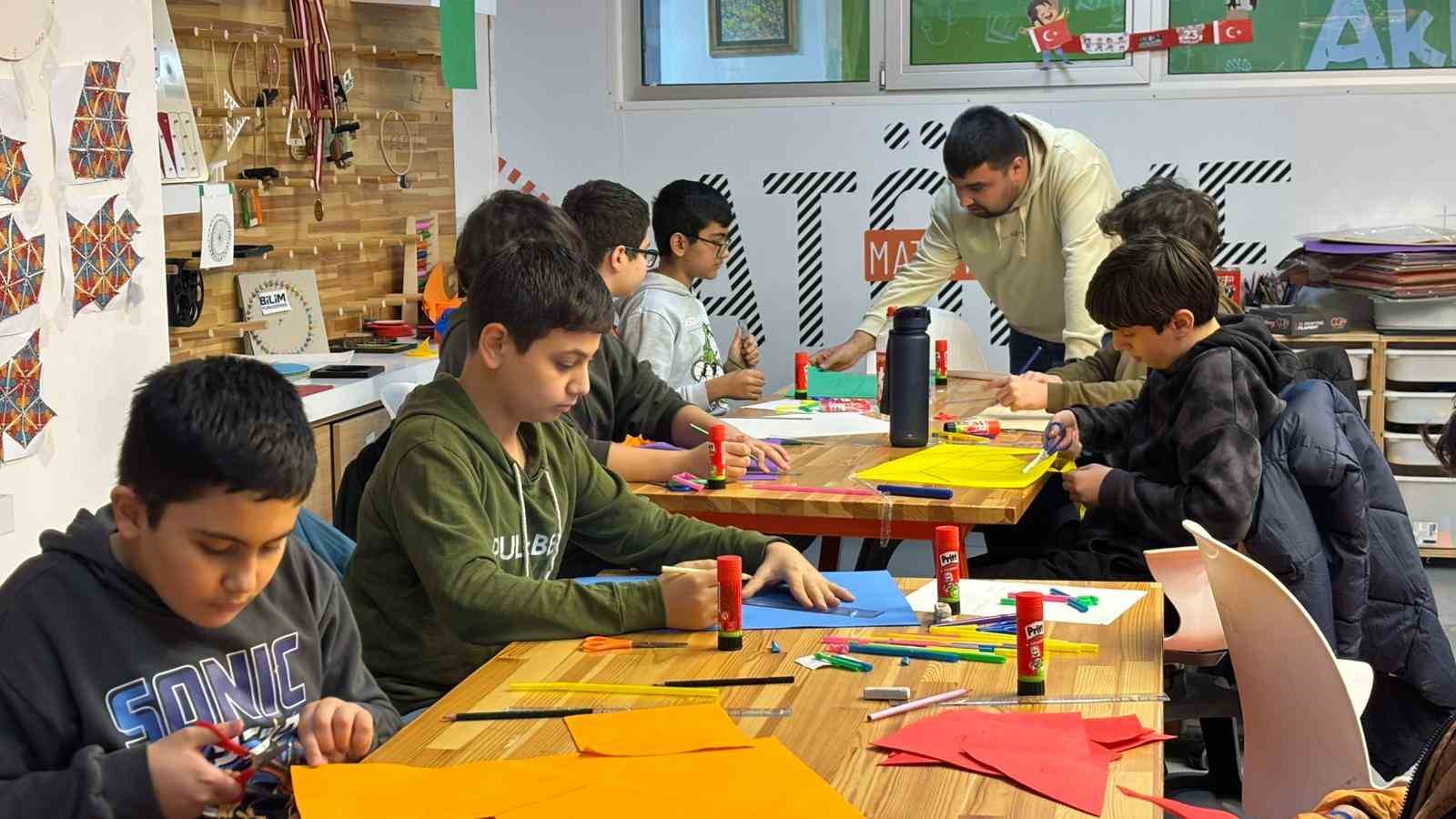 Binlerce öğrenci ara tatilde bilimle buluştu 6 binlerce ogrenci ara tatilde bilimle bulustu 2 3jBVXmvg