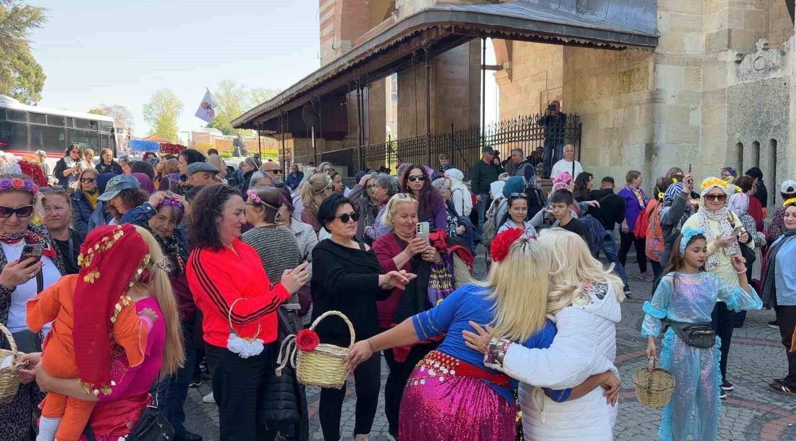 Binlerce turist Edirne’ye akın etti, Selimiye Meydanı doldu taştı: Esnaf bayram etti 14 binlerce turist edirneye akin etti selimiye meydani doldu tasti esnaf bayram etti 10
