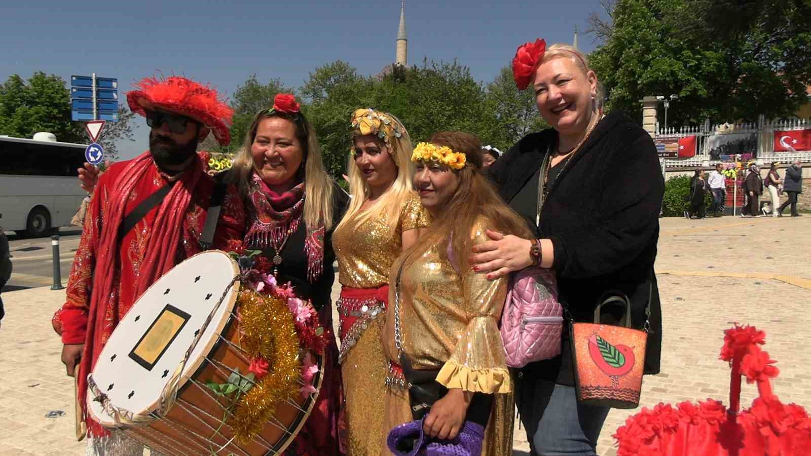 Binlerce turist Edirne’ye akın etti, Selimiye Meydanı doldu taştı: Esnaf bayram etti 6 binlerce turist edirneye akin etti selimiye meydani doldu tasti esnaf bayram etti 2 cbsiLLKh