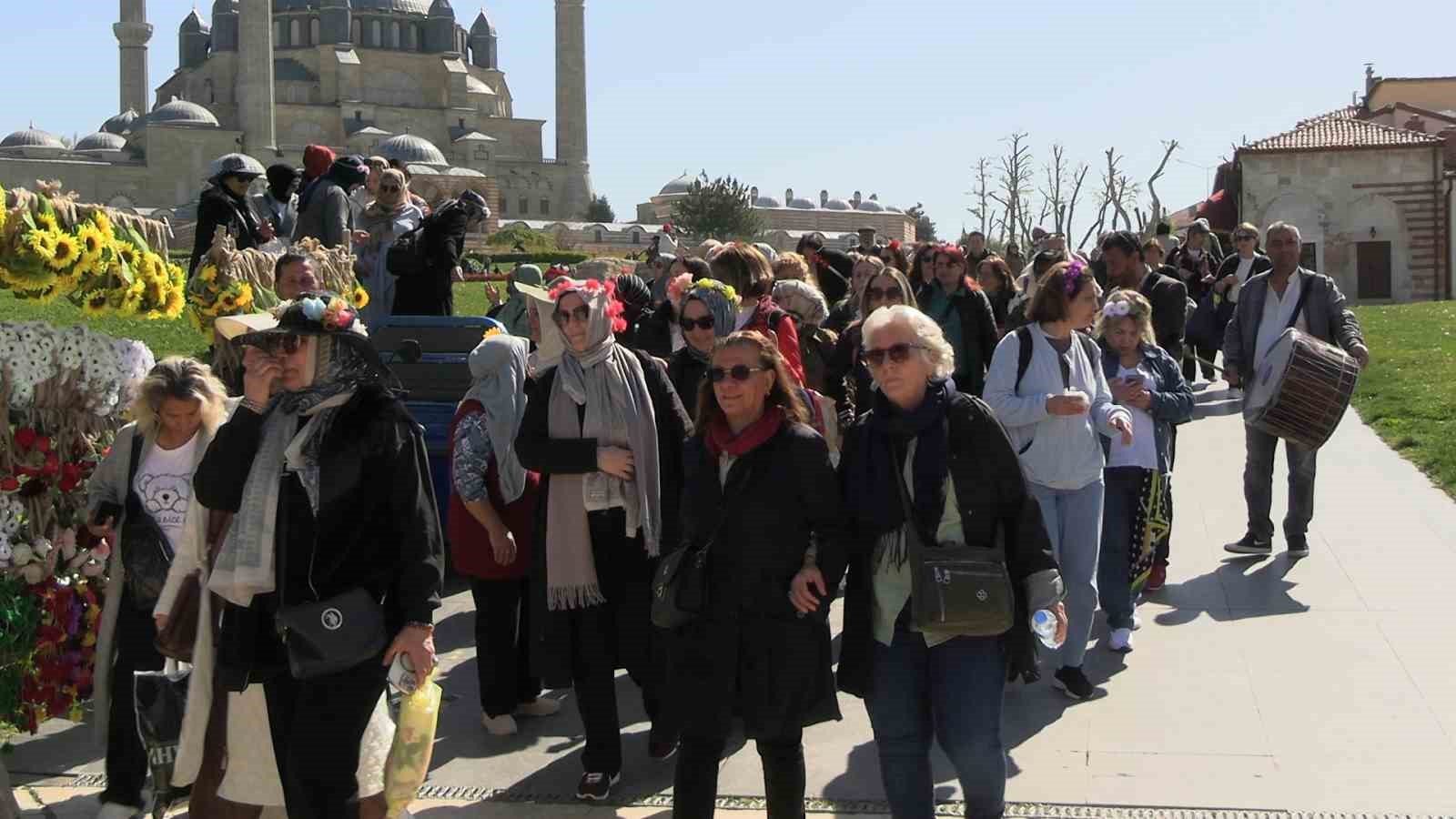 Binlerce turist Edirne’ye akın etti, Selimiye Meydanı doldu taştı: Esnaf bayram etti 7 binlerce turist edirneye akin etti selimiye meydani doldu tasti esnaf bayram etti 3