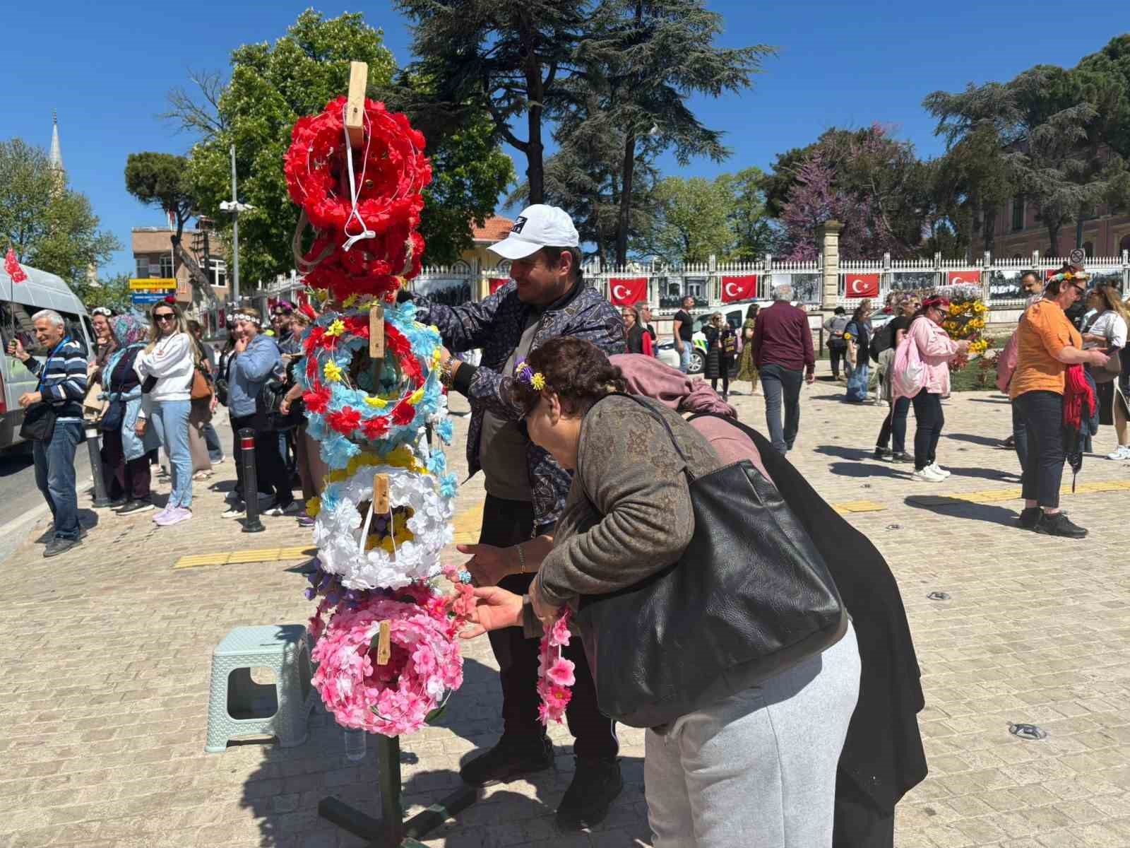 Binlerce turist Edirne’ye akın etti, Selimiye Meydanı doldu taştı: Esnaf bayram etti 8 binlerce turist edirneye akin etti selimiye meydani doldu tasti esnaf bayram etti 4 MJycFBhg