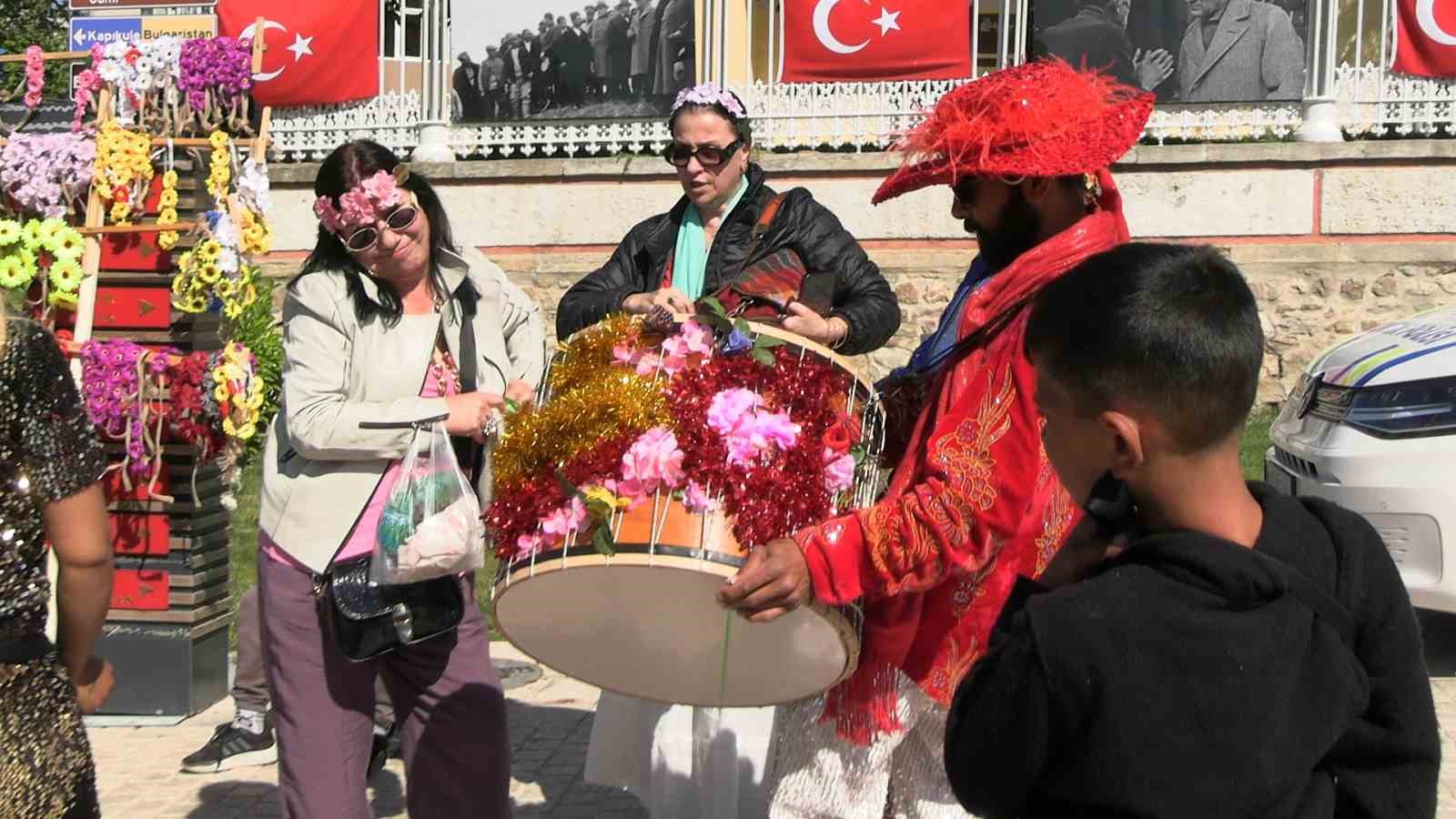 Binlerce turist Edirne’ye akın etti, Selimiye Meydanı doldu taştı: Esnaf bayram etti 9 binlerce turist edirneye akin etti selimiye meydani doldu tasti esnaf bayram etti 5 ezTJkYJW