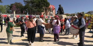 binlerce-turist-edirneye-akin-etti-selimiye-meydani-doldu-tasti-esnaf-bayram-etti-fNjuMavT.jpg