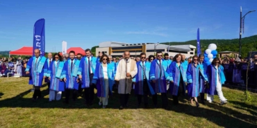 binlerce-universiteli-mezuniyet-heyecani-yasadi-HGW8xyqB.jpg