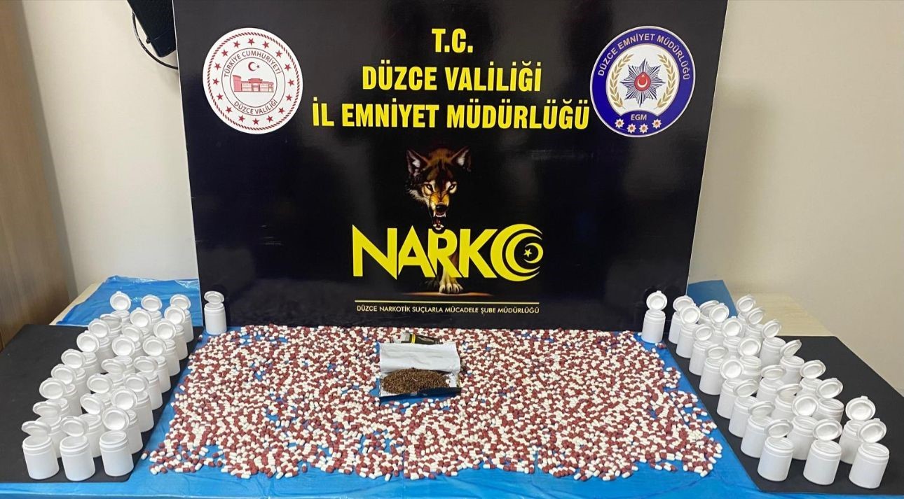 binlerce uyusturucu hapla yakalandi 0 yAuMupTp