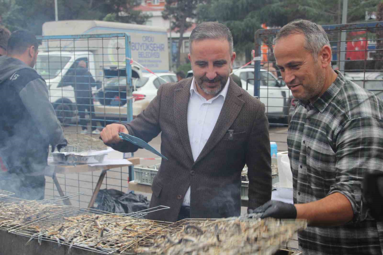 Binlerce vatandaş hamsi festivalinde buluştu: 7 ton hamsi tüketildi 14 binlerce vatandas hamsi festivalinde bulustu 7 ton hamsi tuketildi 10 tqHWgMz7