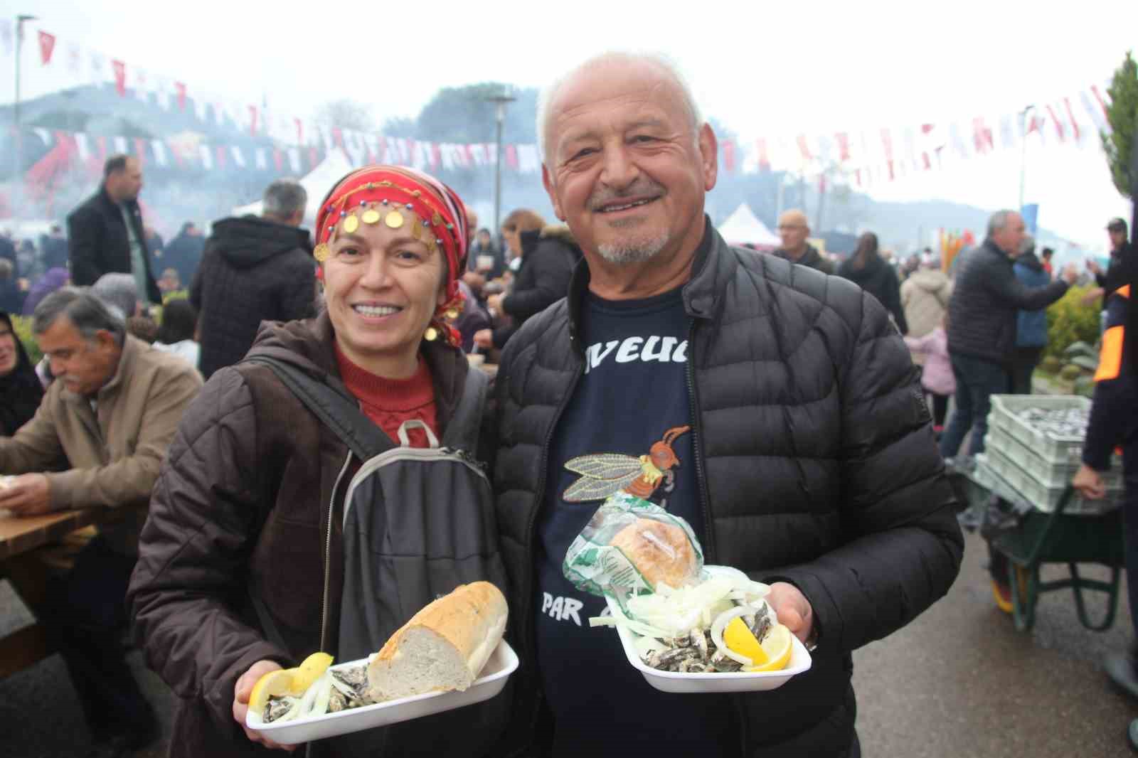 Binlerce vatandaş hamsi festivalinde buluştu: 7 ton hamsi tüketildi 16 binlerce vatandas hamsi festivalinde bulustu 7 ton hamsi tuketildi 12 ip6KhFiA