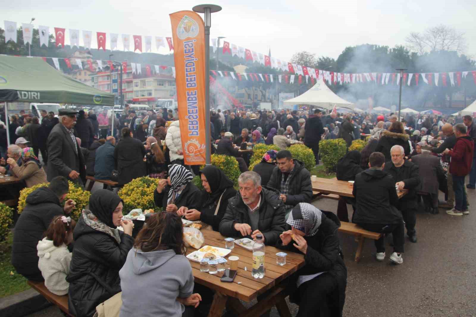 Binlerce vatandaş hamsi festivalinde buluştu: 7 ton hamsi tüketildi 17 binlerce vatandas hamsi festivalinde bulustu 7 ton hamsi tuketildi 13 Y9U6Gq23