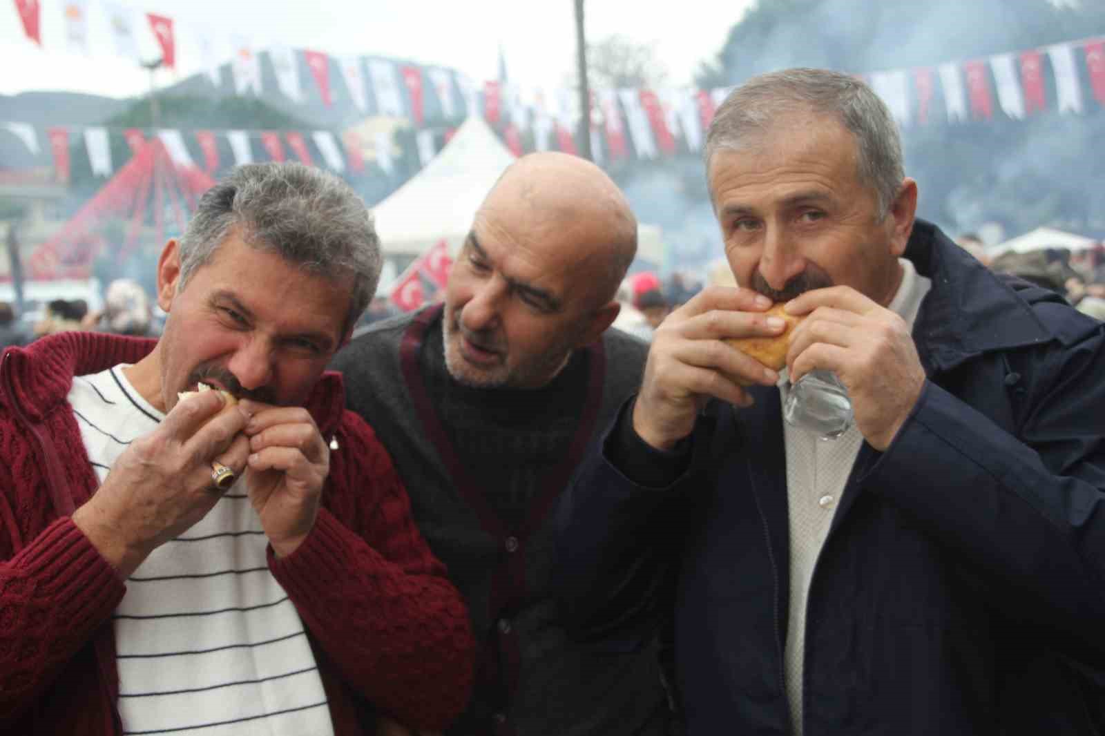 Binlerce vatandaş hamsi festivalinde buluştu: 7 ton hamsi tüketildi 18 binlerce vatandas hamsi festivalinde bulustu 7 ton hamsi tuketildi 14 l6gLnnAc