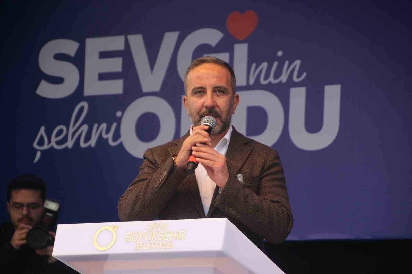 Binlerce vatandaş hamsi festivalinde buluştu: 7 ton hamsi tüketildi 20 binlerce vatandas hamsi festivalinde bulustu 7 ton hamsi tuketildi 16
