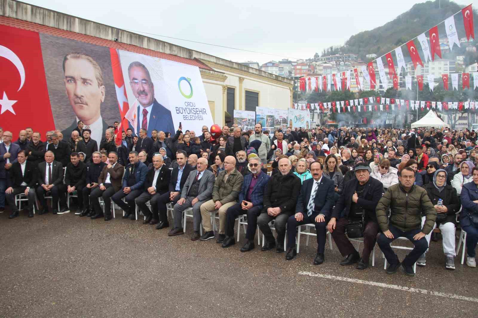Binlerce vatandaş hamsi festivalinde buluştu: 7 ton hamsi tüketildi 21 binlerce vatandas hamsi festivalinde bulustu 7 ton hamsi tuketildi 17 1EgcvBy1