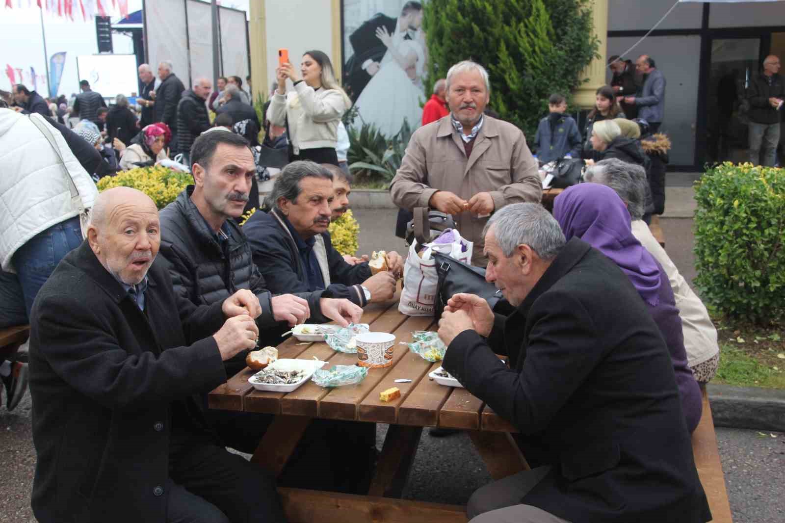Binlerce vatandaş hamsi festivalinde buluştu: 7 ton hamsi tüketildi 10 binlerce vatandas hamsi festivalinde bulustu 7 ton hamsi tuketildi 6 AJXWJZ3w