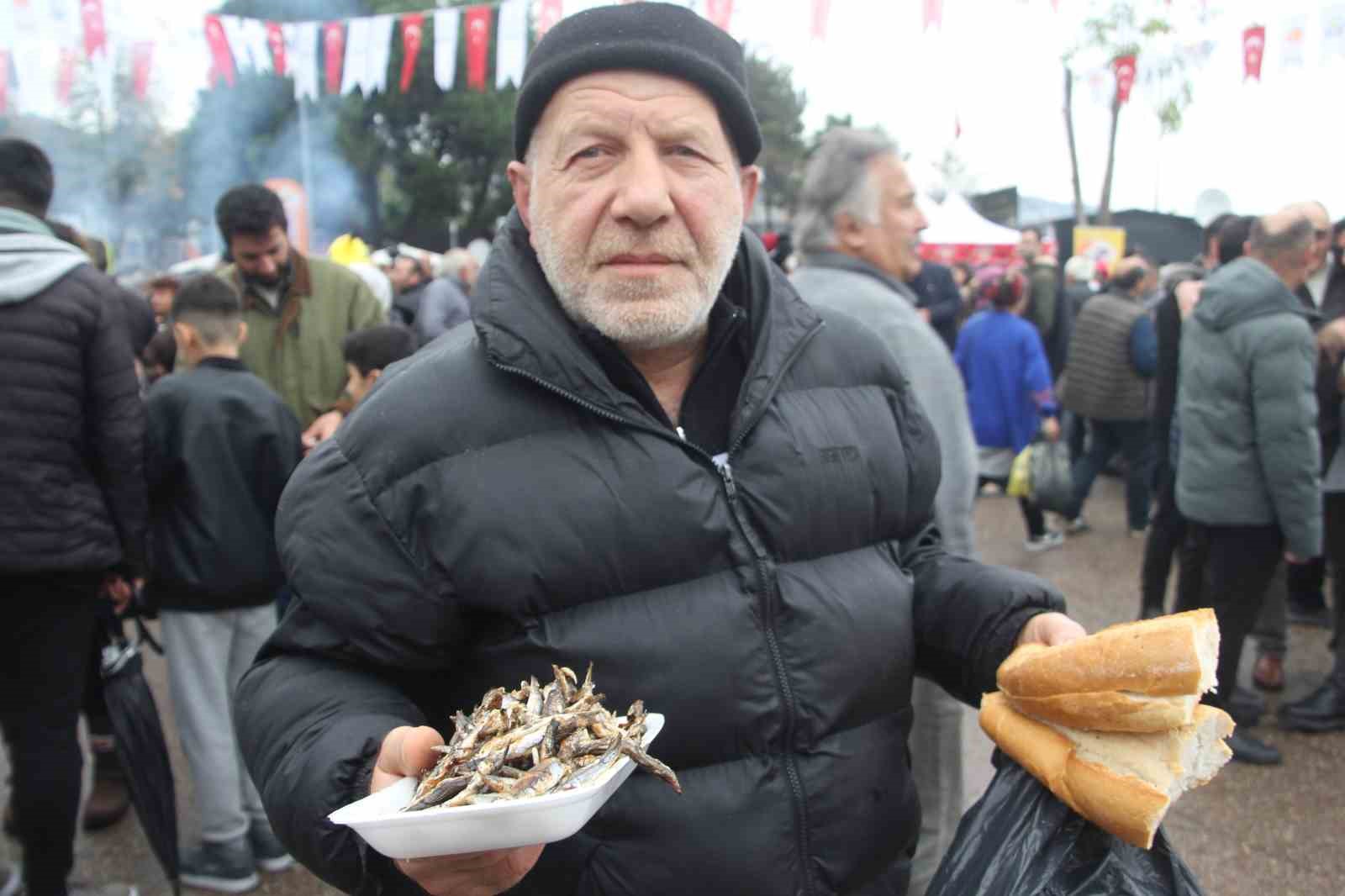 Binlerce vatandaş hamsi festivalinde buluştu: 7 ton hamsi tüketildi 11 binlerce vatandas hamsi festivalinde bulustu 7 ton hamsi tuketildi 7 XVr2ATs4
