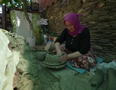 binlerce-yillik-gelenek-comlek-uretimi-kadin-emegiyle-yasatiliyor-kSYYNp4f.jpg