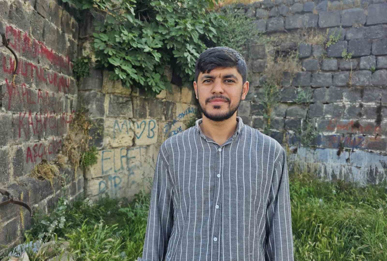 Binlerce yıllık kale duvarlarını spreyle boyadılar 8 binlerce yillik kale duvarlarini spreyle boyadilar 4 NilOwPGH