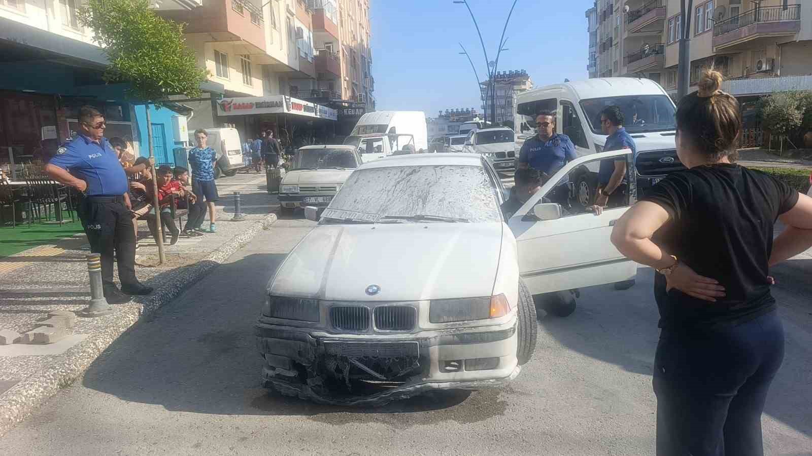 bir anda patlayip alev topuna donen aractan atlayip canlarini zor kurtardilar 4 qAD84bdv