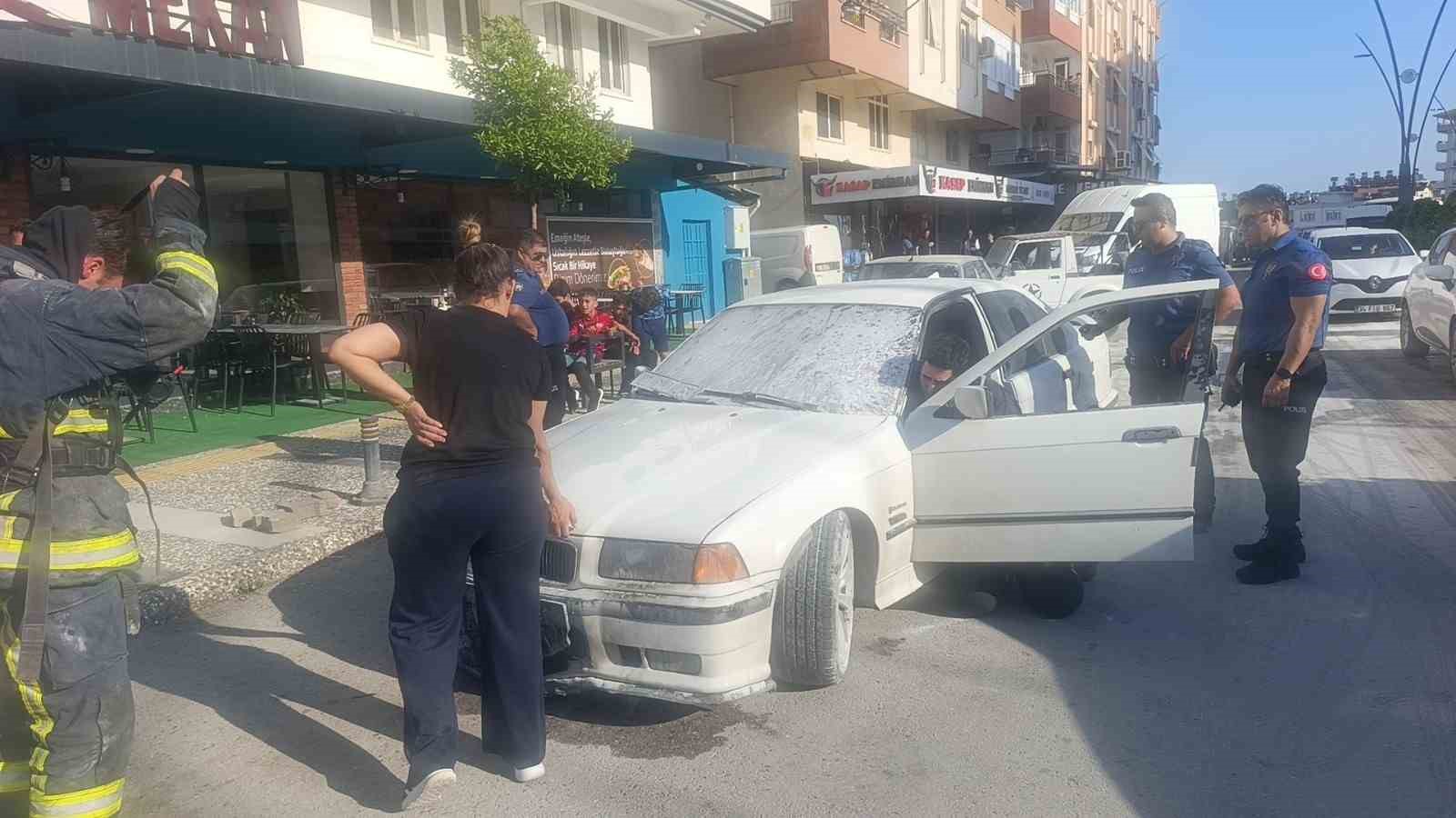 bir anda patlayip alev topuna donen aractan atlayip canlarini zor kurtardilar 6 Ym25YJPn