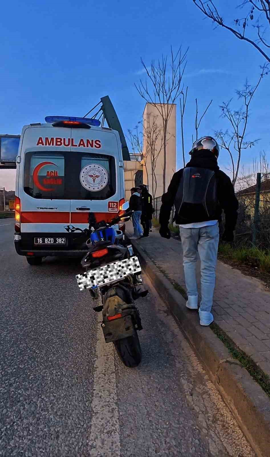 bir anda serit degistirdi motosikletler carpisti 3 PFwFAXMP