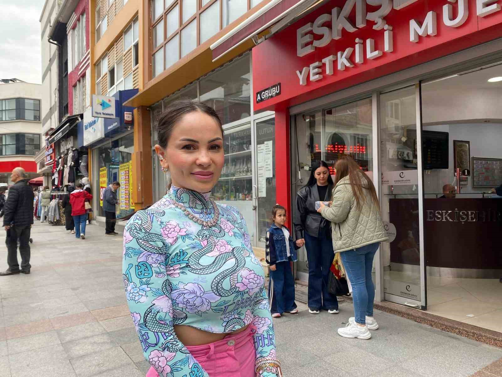 bir anlik dalginlikla verilen 100 euroyu musteri geri getirdi 1