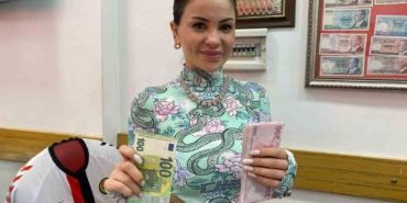 bir-anlik-dalginlikla-verilen-100-euroyu-musteri-geri-getirdi-2cMBbBi7.jpg