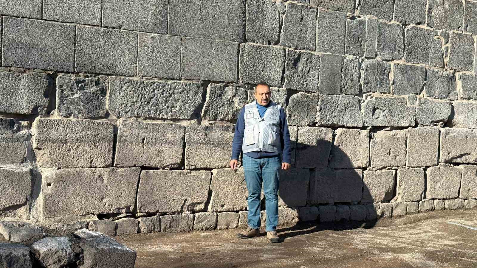 bir asirdir toprak altinda olan diyarbakir surlarinin 135 metresi gun yuzune cikartildi 3 3iAnGTPP