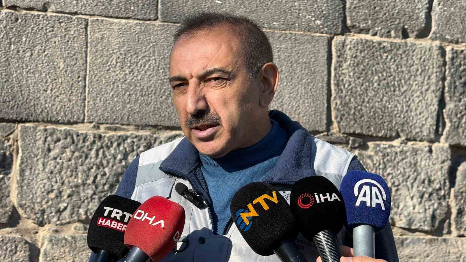 bir asirdir toprak altinda olan diyarbakir surlarinin 135 metresi gun yuzune cikartildi 7 OeFX1II5