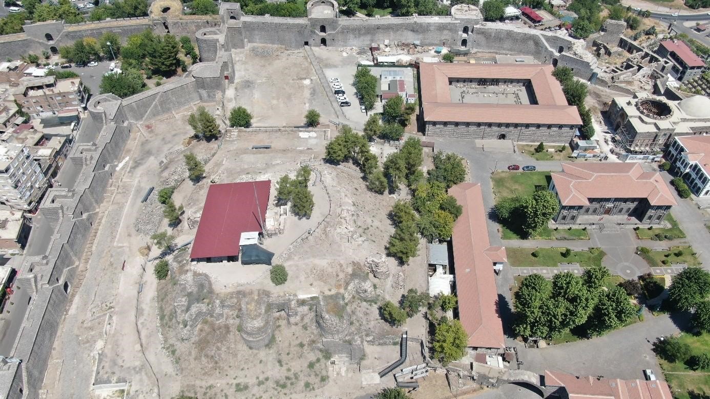 bir asirdir toprak altinda olan diyarbakir surlarinin 135 metresi gun yuzune cikartildi 8 Heed2XmD