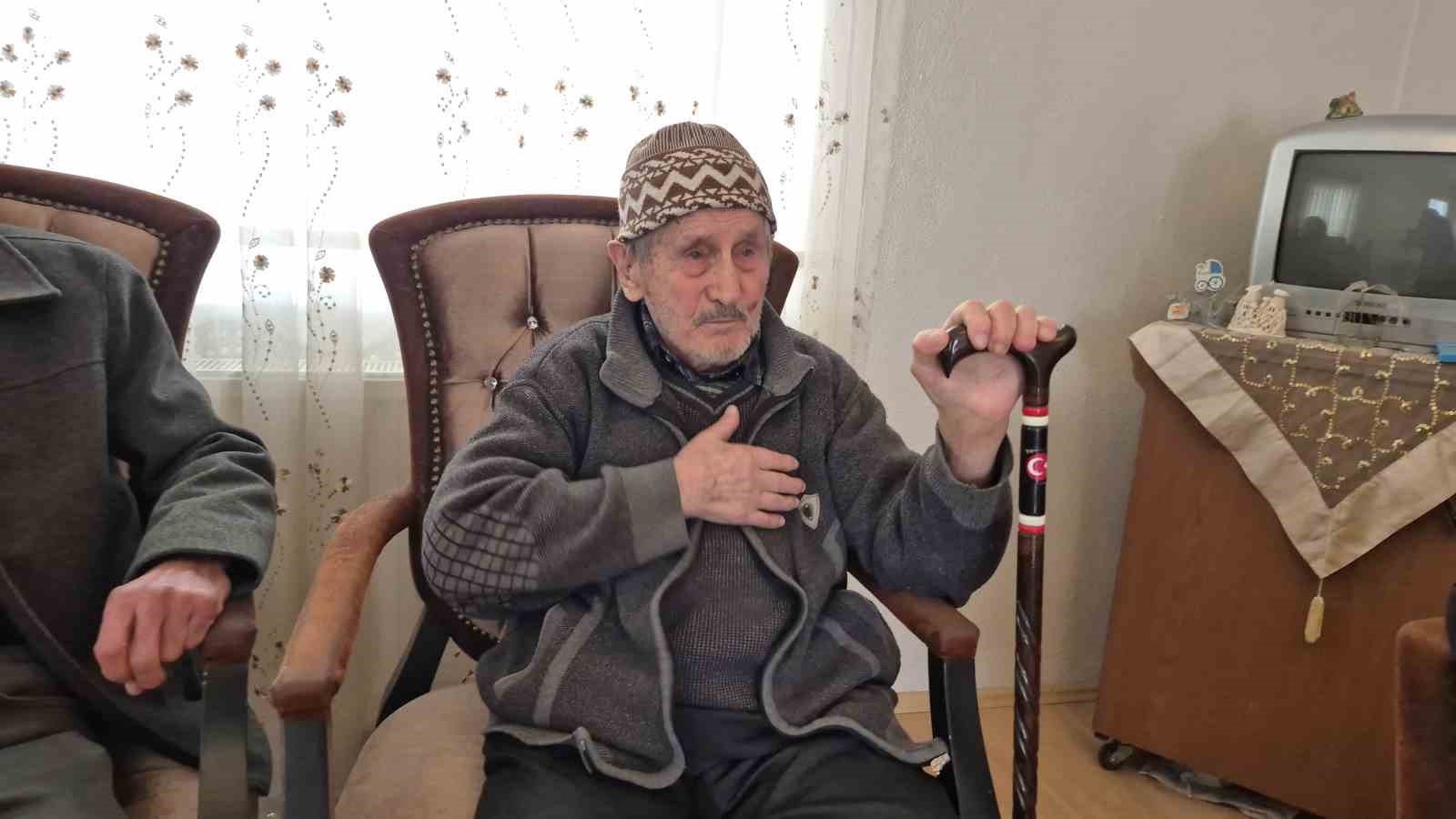 Bir asırlık ömre tanıklık eden Yılmaz’dan, Erdoğan’a anlamlı sözler: "O benim manevi torunum" 5 bir asirlik omre taniklik eden yilmazdan erdogana anlamli sozler o benim manevi torunum 1 FZFZDmnI