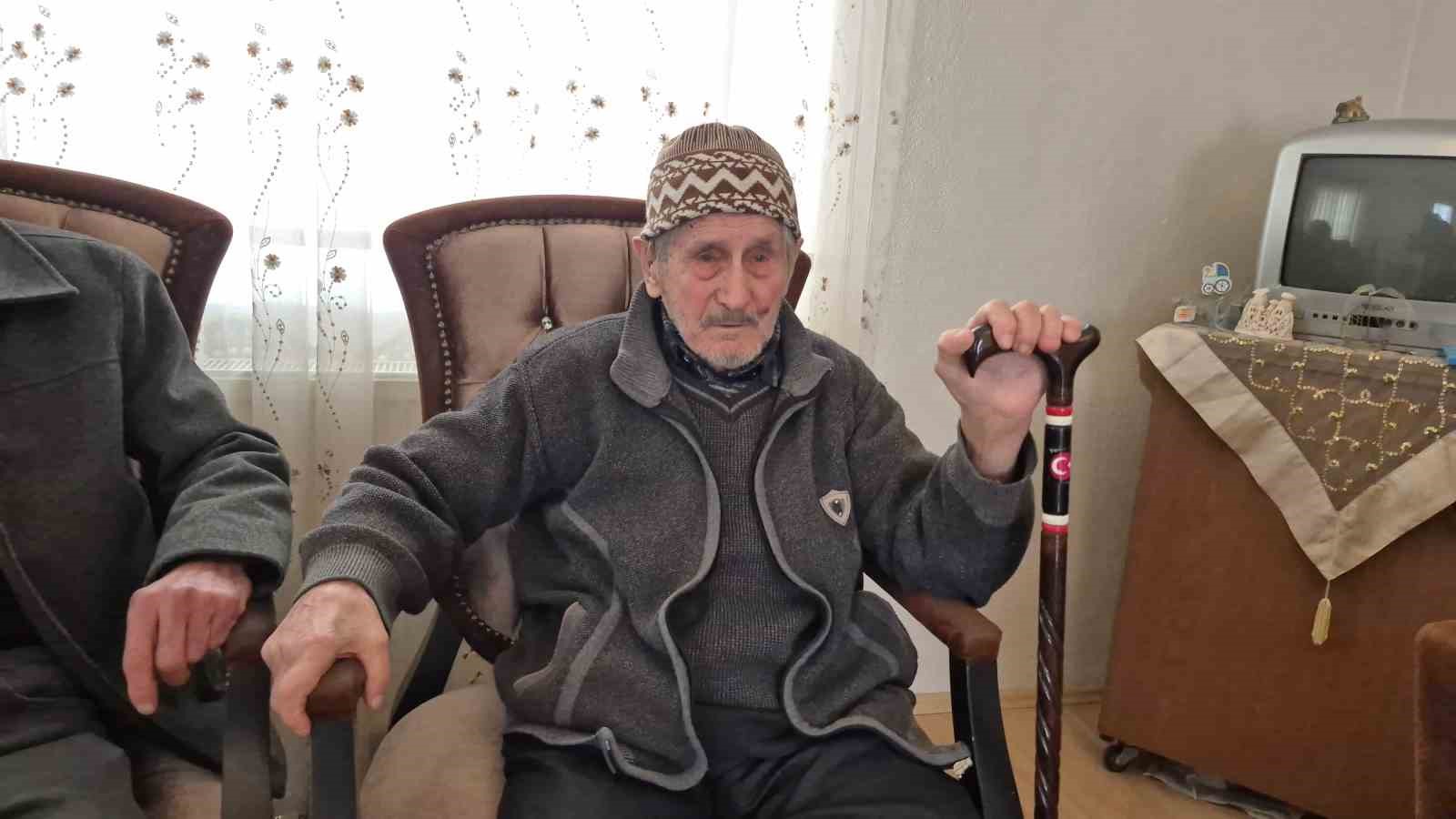 Bir asırlık ömre tanıklık eden Yılmaz’dan, Erdoğan’a anlamlı sözler: "O benim manevi torunum" 6 bir asirlik omre taniklik eden yilmazdan erdogana anlamli sozler o benim manevi torunum 2 C8lHIXzn