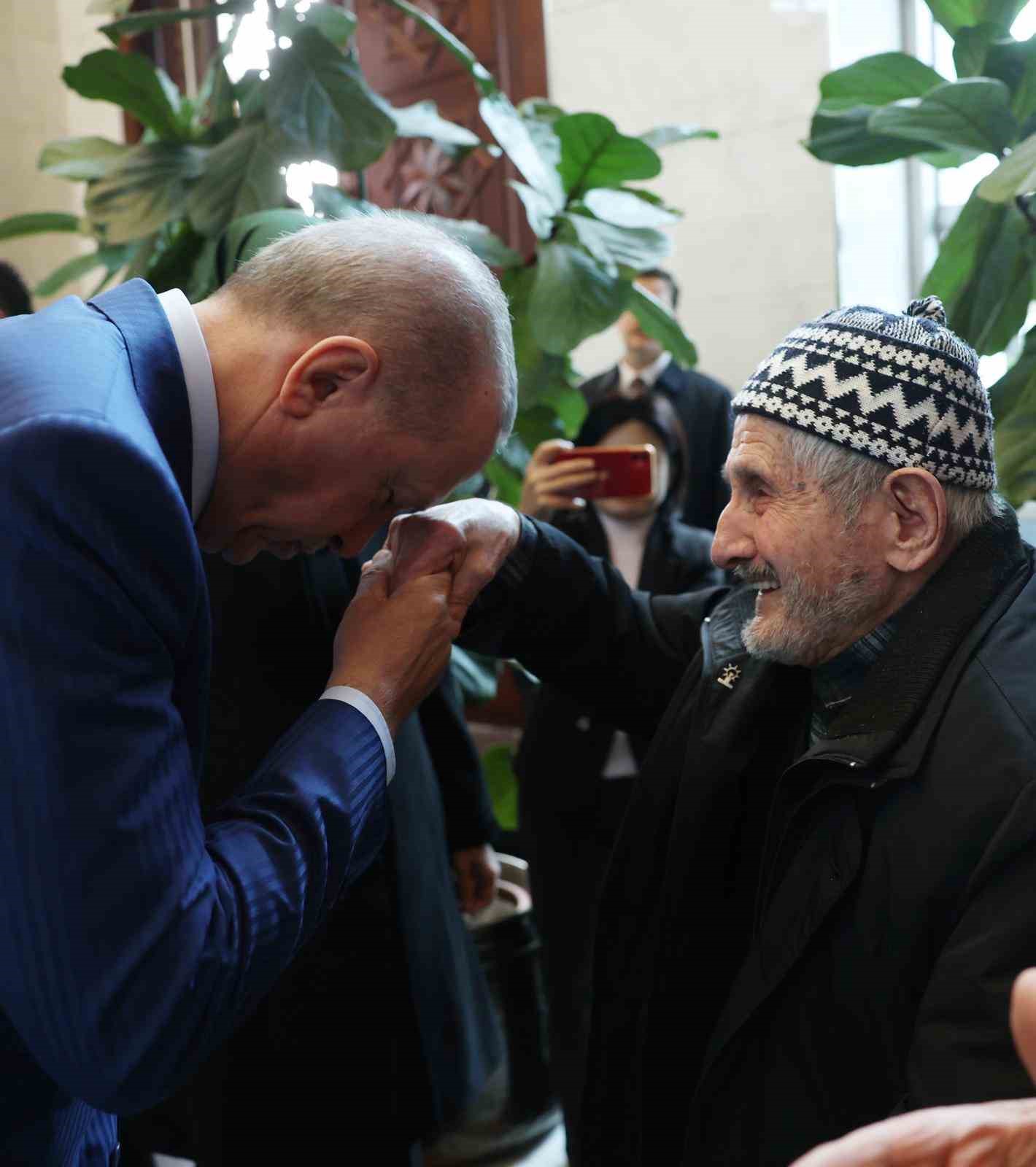 Bir asırlık ömre tanıklık eden Yılmaz’dan, Erdoğan’a anlamlı sözler: "O benim manevi torunum" 9 bir asirlik omre taniklik eden yilmazdan erdogana anlamli sozler o benim manevi torunum 5 n2MBvVhu