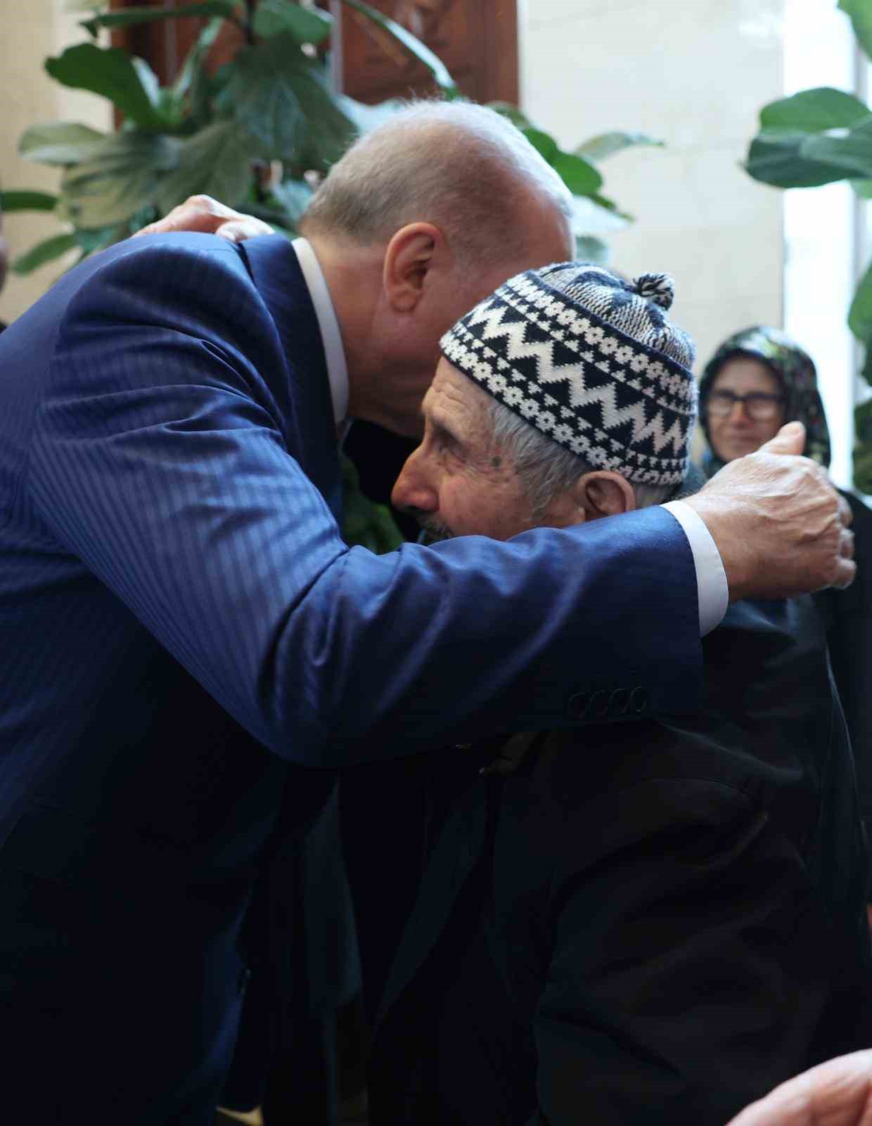 Bir asırlık ömre tanıklık eden Yılmaz’dan, Erdoğan’a anlamlı sözler: "O benim manevi torunum" 10 bir asirlik omre taniklik eden yilmazdan erdogana anlamli sozler o benim manevi torunum 6 rbTAWsDe