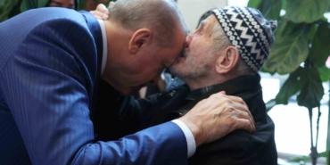 bir-asirlik-omre-taniklik-eden-yilmazdan-erdogana-anlamli-sozler-o-benim-manevi-torunum-iSS8zDg9.jpg