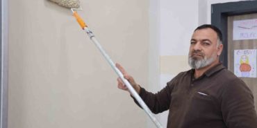 bir-babanin-vefasi-sehit-oglunun-adini-tasiyan-okulu-kendi-elleriyle-yeniliyor-HtDFxxAH.jpg