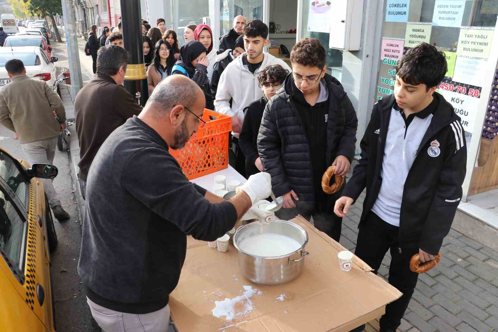 bir bardak sut ile onyargilari yikti anlamli etkinlik taktir topladi 1 YbmirmFE