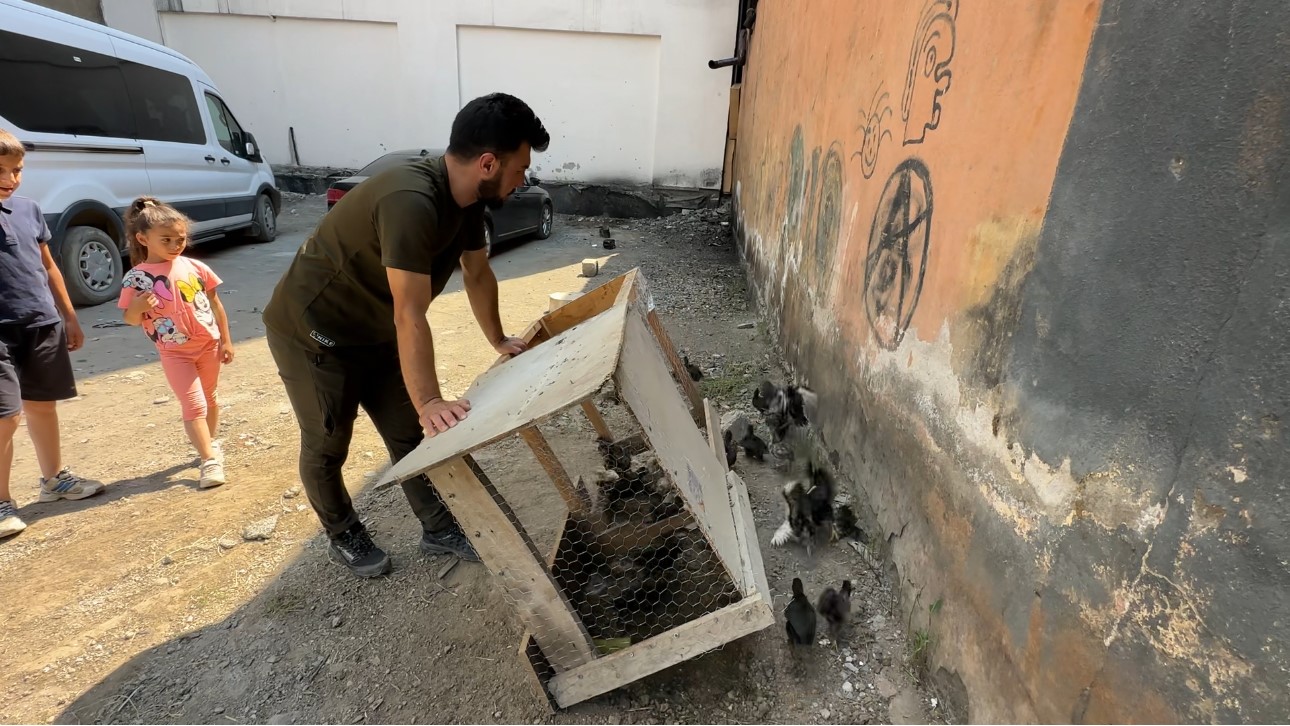 Bir belgesel izledi, hayatı değişti: Oto yıkama dükkanından tavukçuluk fabrikasına uzanan azim hikayesi 5 bir belgesel izledi hayati degisti oto yikama dukkanindan tavukculuk fabrikasina uzanan azim hikayesi 1 9bq1fQnm
