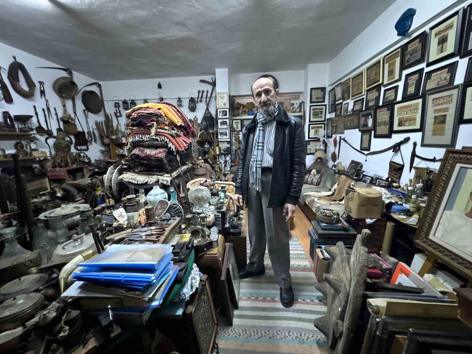 bir biskuvi kutusuyla basladi 15 bine yakin parcadan olusan etnografya koleksiyonuna donustu 13 OXZPAC2Y