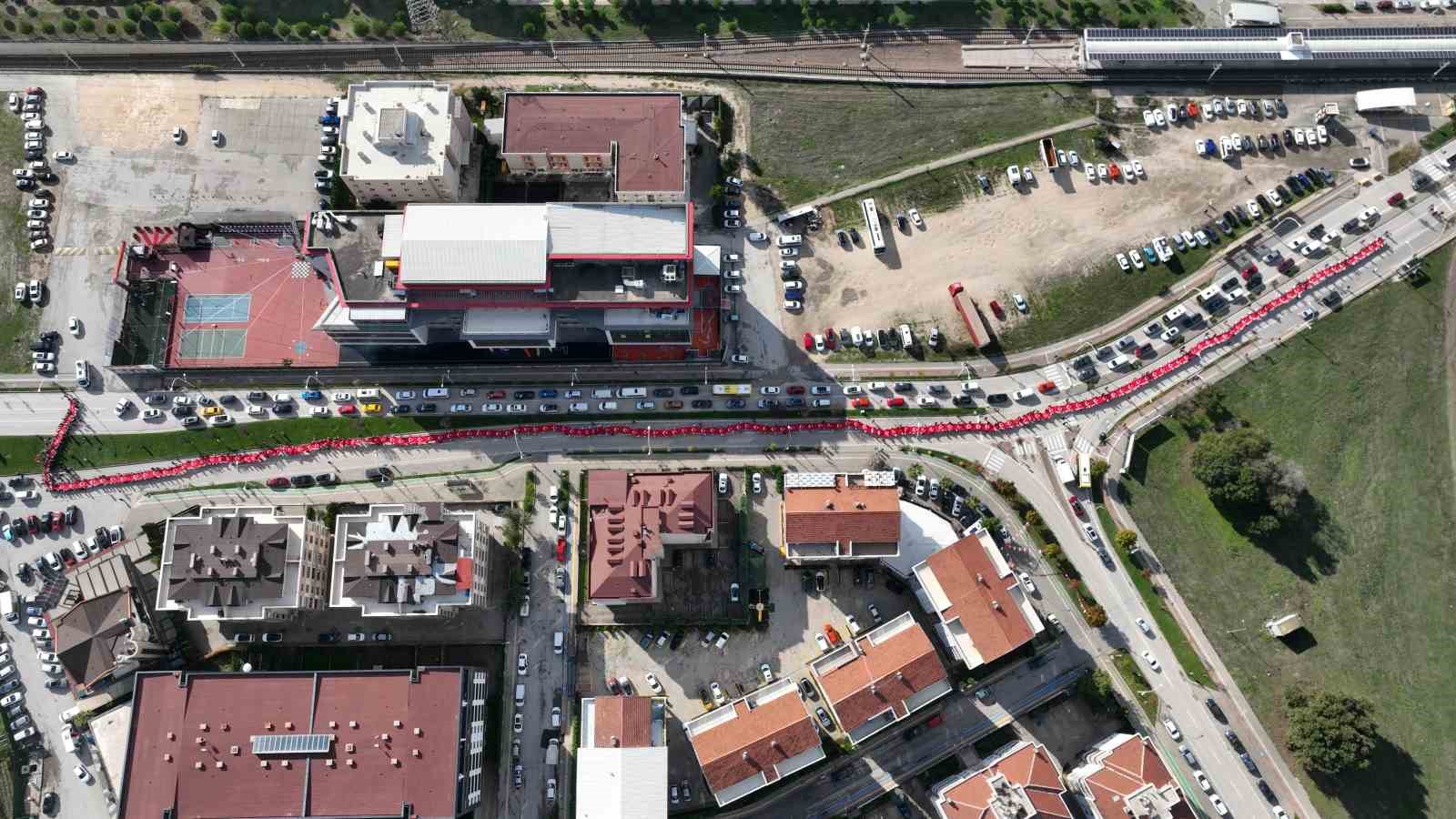 bir cadde boyunca turk bayragi actilar 1 puuksVcp
