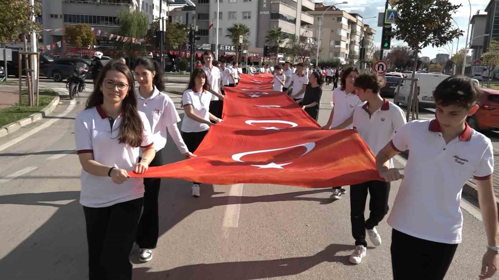 bir cadde boyunca turk bayragi actilar 7 fbFIwrkT